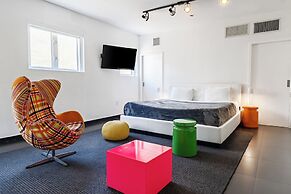 Blanc Kara - Adults Only