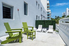 Blanc Kara - Adults Only