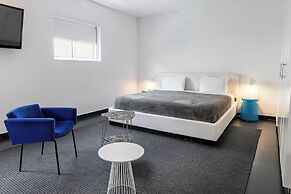 Blanc Kara - Adults Only