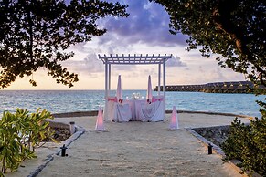 Centara Ras Fushi Resort & Spa Maldives