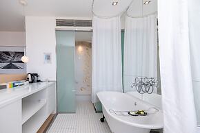 Riva Luxury Suites