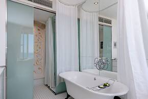 Riva Luxury Suites