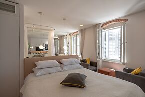 Riva Luxury Suites