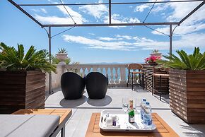 Riva Luxury Suites