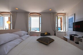 Riva Luxury Suites