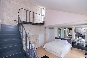 Riva Luxury Suites