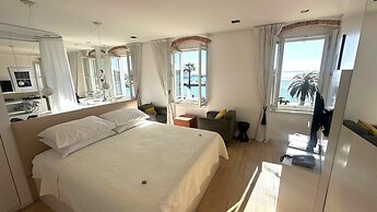 Riva Luxury Suites
