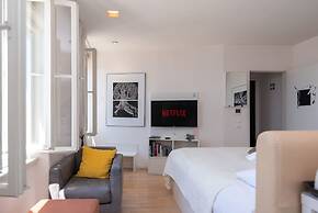 Riva Luxury Suites
