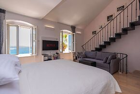 Riva Luxury Suites