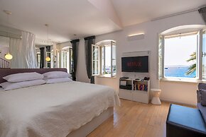 Riva Luxury Suites