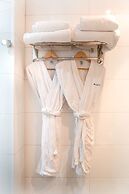 93 Luxury Suites & Residences