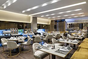 93 Luxury Suites & Residences