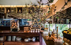 93 Luxury Suites & Residences