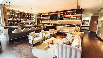 93 Luxury Suites & Residences