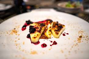 93 Luxury Suites & Residences