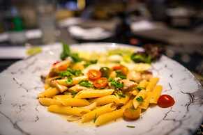 93 Luxury Suites & Residences