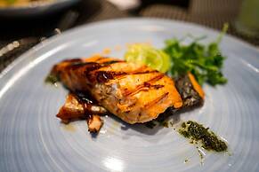 93 Luxury Suites & Residences