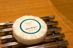 93 Luxury Suites & Residences