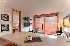 93 Luxury Suites & Residences