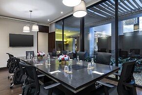 93 Luxury Suites & Residences