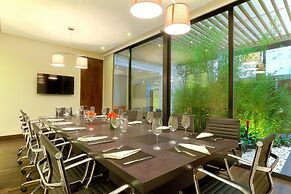 93 Luxury Suites & Residences