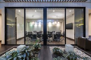 93 Luxury Suites & Residences