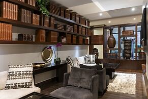 93 Luxury Suites & Residences