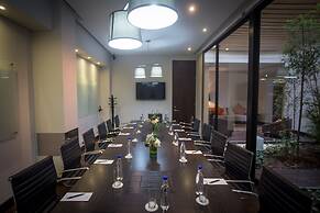 93 Luxury Suites & Residences