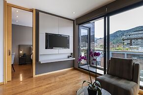 93 Luxury Suites & Residences