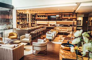 93 Luxury Suites & Residences