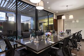 93 Luxury Suites & Residences