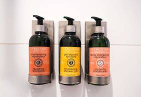 93 Luxury Suites & Residences