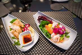 93 Luxury Suites & Residences