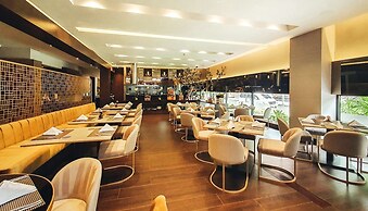 93 Luxury Suites & Residences