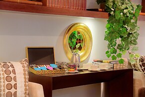 93 Luxury Suites & Residences