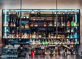 93 Luxury Suites & Residences