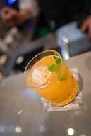 93 Luxury Suites & Residences