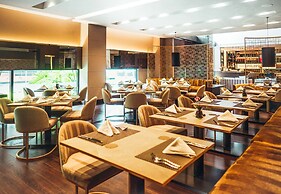 93 Luxury Suites & Residences