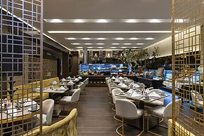 93 Luxury Suites & Residences