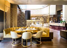 93 Luxury Suites & Residences