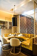 93 Luxury Suites & Residences