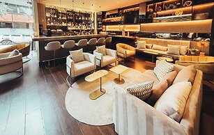 93 Luxury Suites & Residences