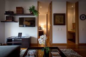 93 Luxury Suites & Residences