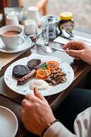 Eriskay Guest House and Aviemore Glamping