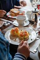 Eriskay Guest House and Aviemore Glamping