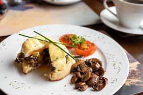 Eriskay Guest House and Aviemore Glamping