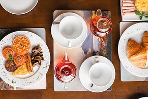 Eriskay Guest House and Aviemore Glamping