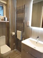 Eriskay Guest House and Aviemore Glamping