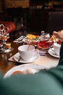 Eriskay Guest House and Aviemore Glamping