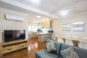 Shoal Bay Holiday Park